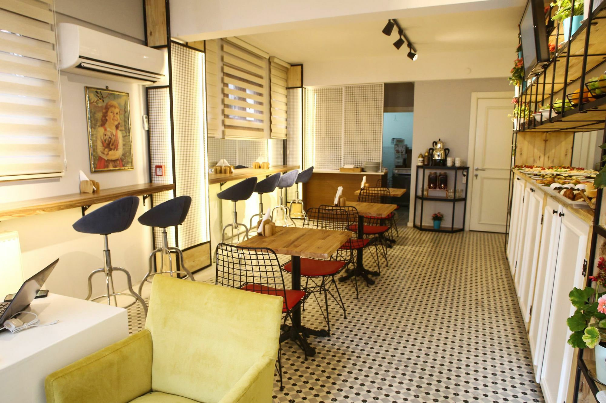 Neva Flats Taksim Hotel - Istanbul — Photos 2